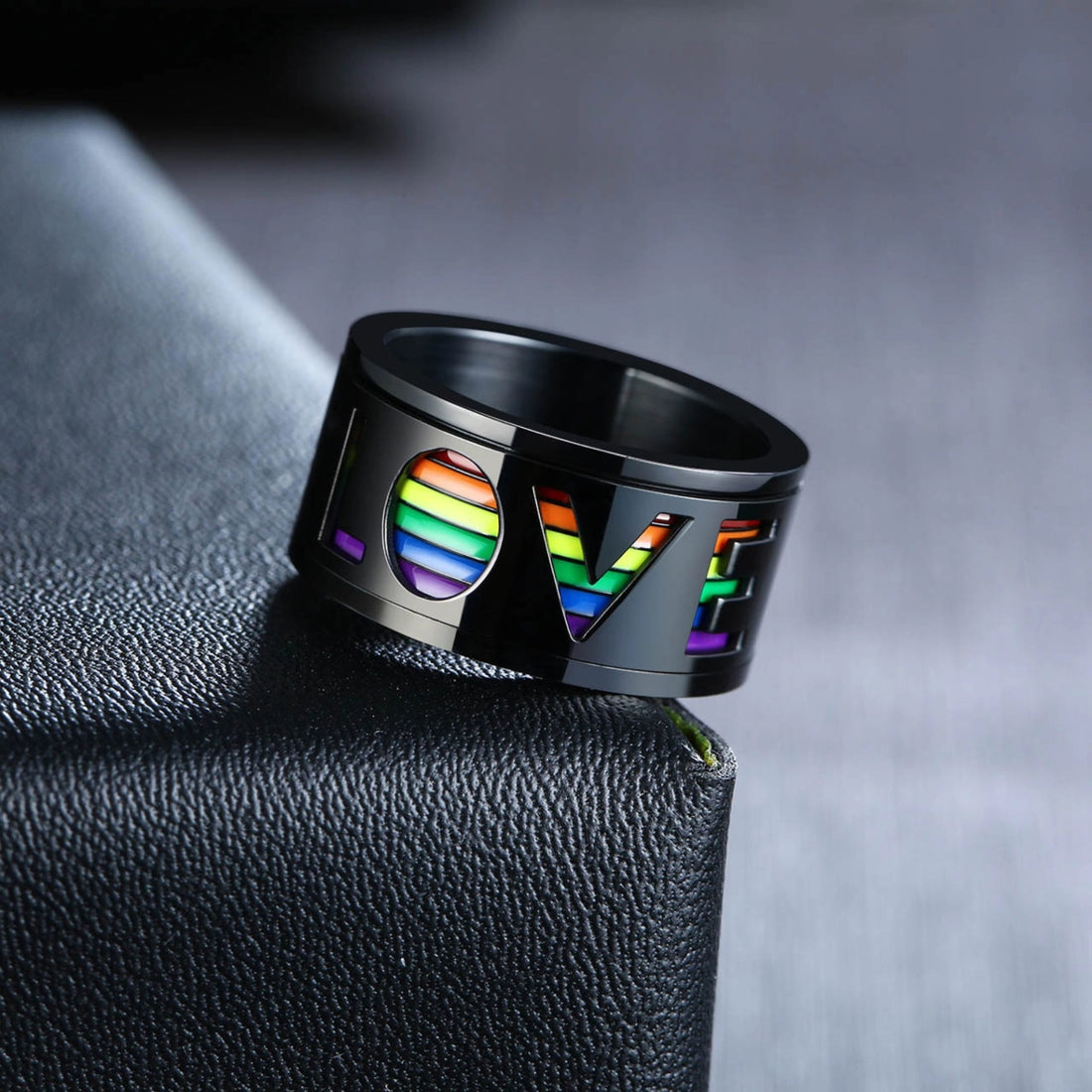 The rainbow ring LOVE can be turned